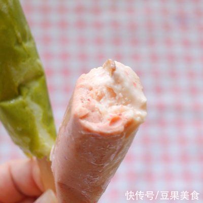 巧克力酸奶冰淇淋，这个冰棒雪糕好吃不腻，酸酸甜甜