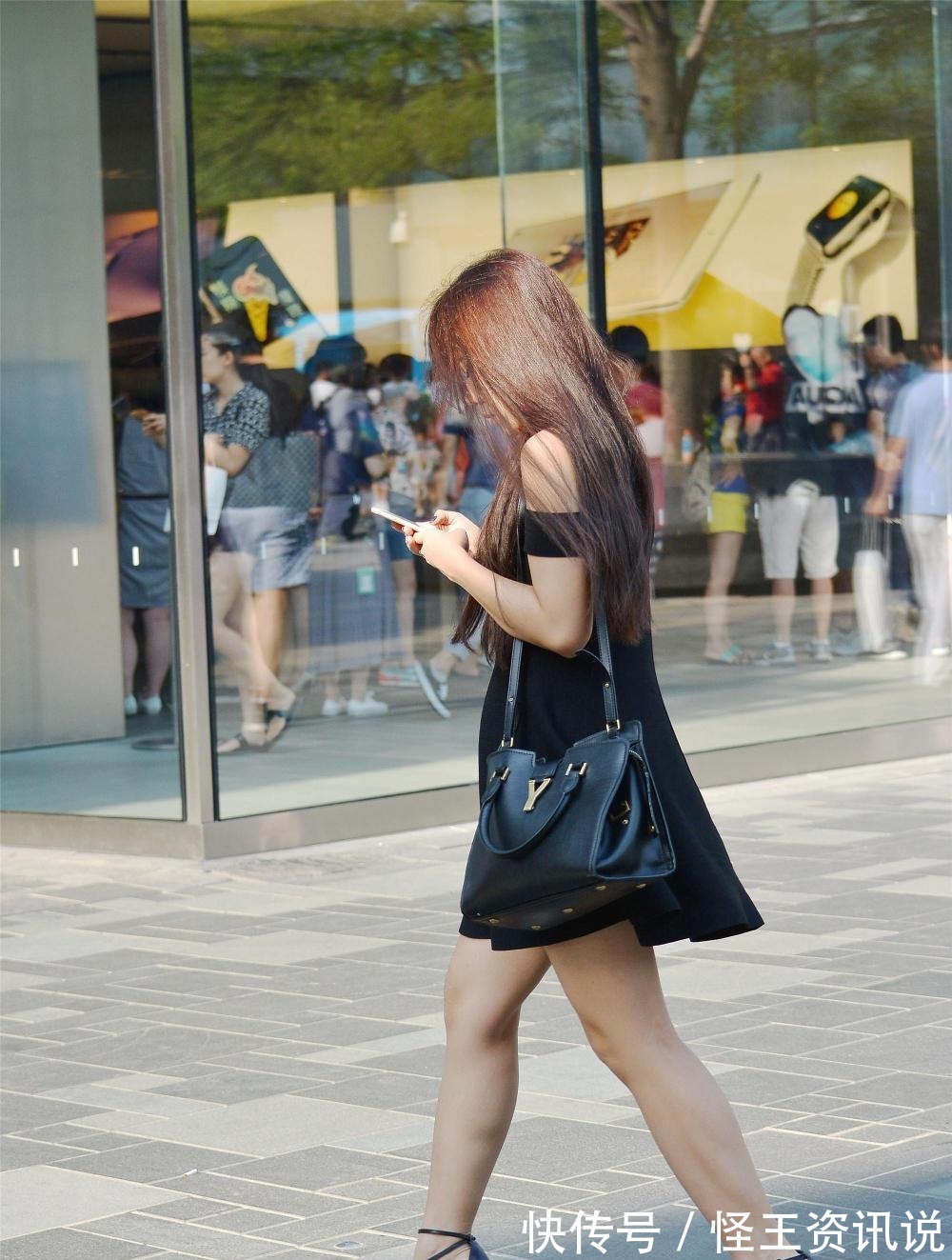 时髦|街拍 时髦的长发美女们, 她们的搭配更是成熟妩媚!