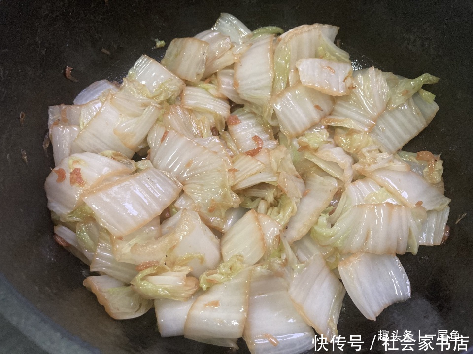 天冷此菜我家天天吃,二块钱炒一盘,简单快手,实惠又下饭
