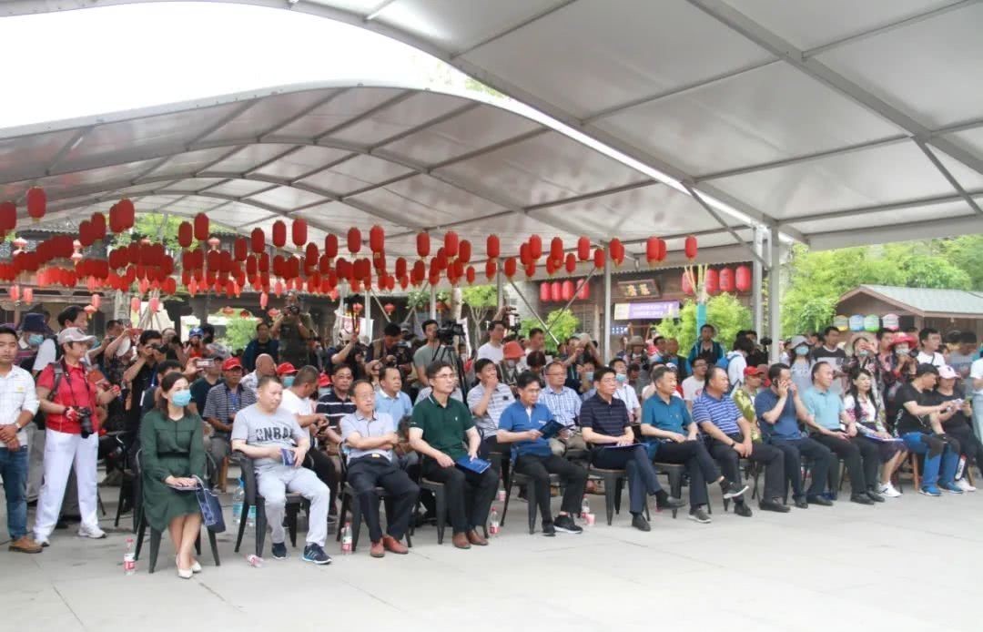 汴京|汴绣、汴京灯笼张、旗袍……市民考察团这次去了哪儿?