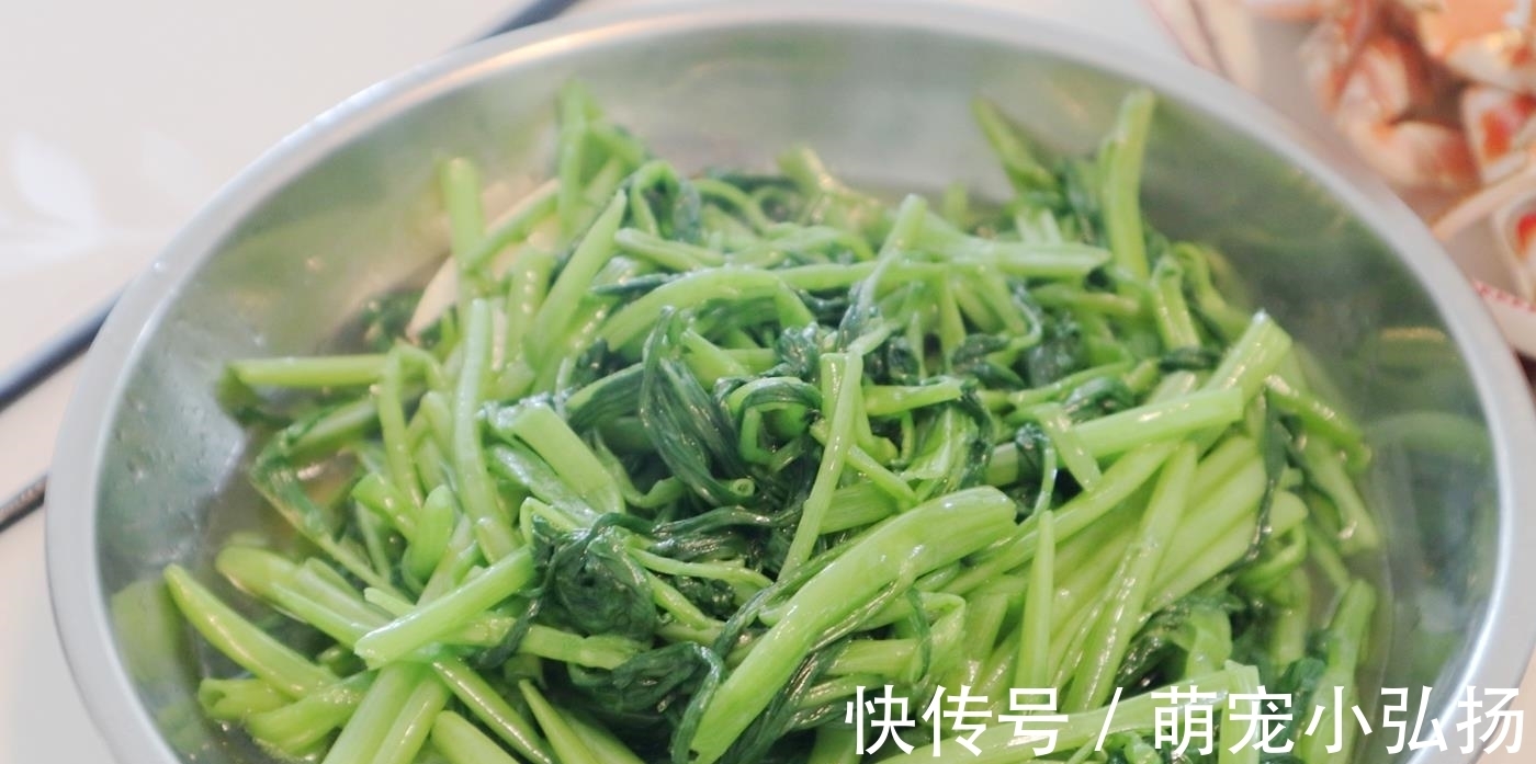 回娘家吃饭，弟媳回回抢着烧菜，晒到朋友圈，收到无数点赞