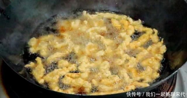 五花肉|炸酥肉用淀粉还是面粉,很多人不懂,诀窍告诉你,外酥里嫩不回软