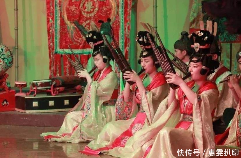 如今|杜甫做客将军府,写下一首诗,后2句如今成夸人的口头禅