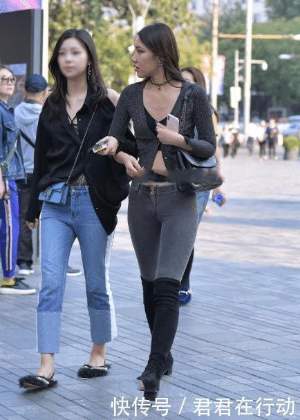 邻家姑娘真会穿,一身黑灰色的穿搭,轻松展现女神的气质