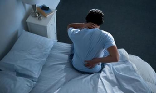 入院|45岁男子，尿酸高达860，肾衰入院，医生直言：睡前3件事别再做