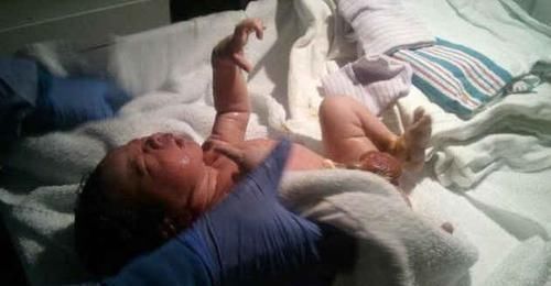 妈妈|三胎妈妈剖腹产时突然大哭不止,问其原因后,医生护士气得直哆嗦