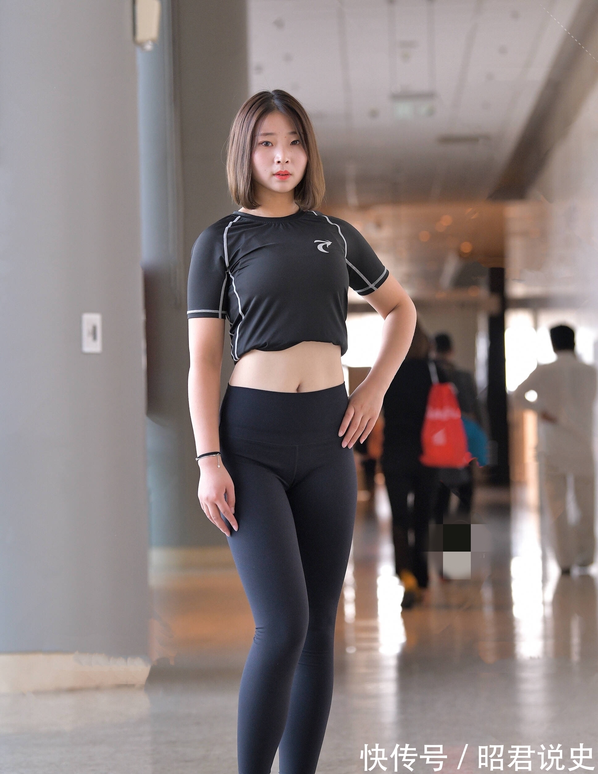 穿搭 打底裤小姐姐尽显潇洒,穿衣搭配更显女人味