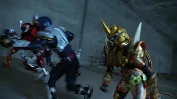 修卡|假面骑士:超越世代正式预告公开,狩崎平板召唤骑士,Saber全员霸气登场