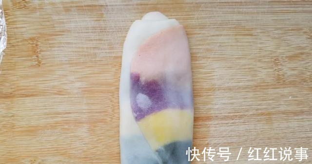 酥皮月饼|中秋来点不一样的，五彩月饼颜值高，酥软不腻味道好！