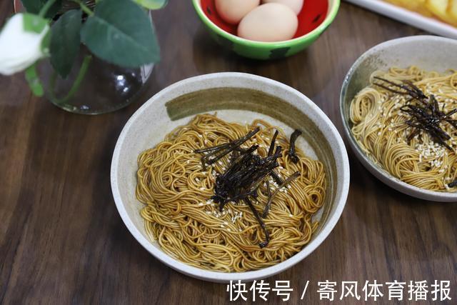 油面|教你做网红葱油面，酱香浓郁，爽滑不油腻，好吃的关键就在葱油汁