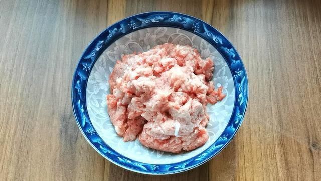 西红柿|西红柿茄子焖面,香喷喷的,真是一锅不够吃,隔三差五家人就要吃