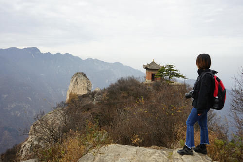 汉江|在秦岭小城乱走，误打误撞进入一座古城，沿街1公里都是老四合院