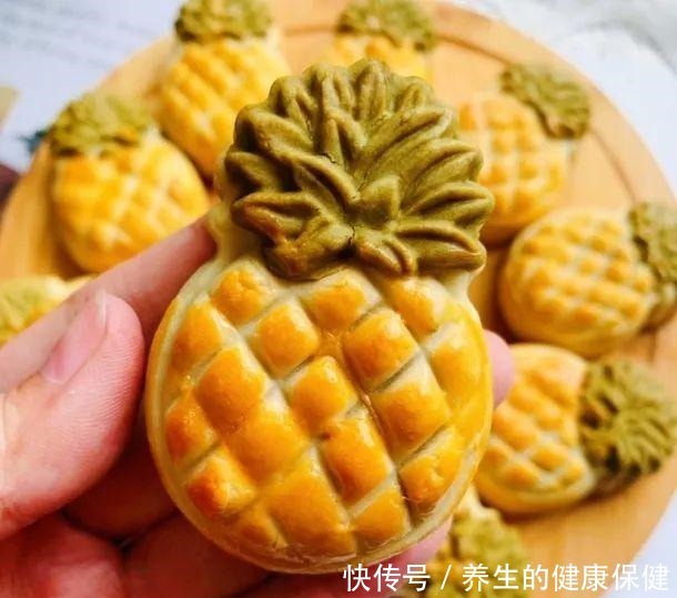 月儿圆，吃月饼，快来看看超萌小菠萝月饼