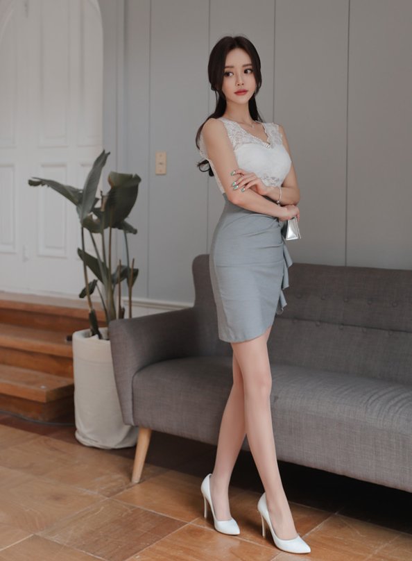 孙允珠两款职业包臀裙穿搭，显成熟女人味，哪款显凹凸好身材?