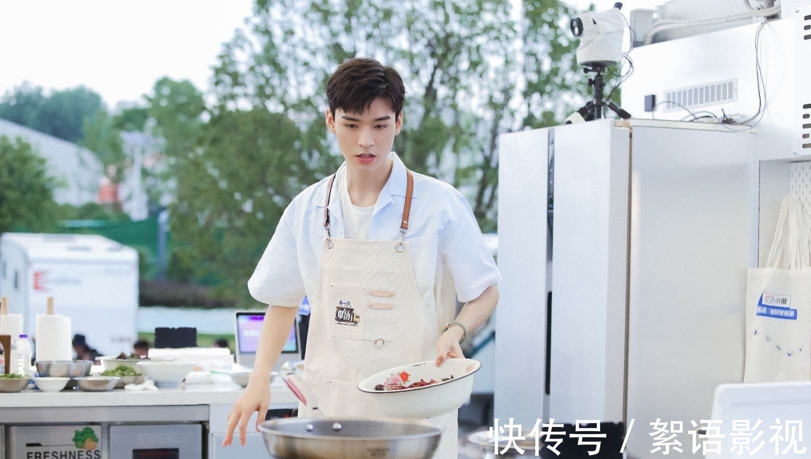 手軟|同為《山河令》爆紅，龔俊資源拿到手軟，張哲瀚卻謠言纏身？