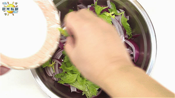  料理|柠檬蒜香烤鸡腿，外焦里嫩的懒人料理，用简单食材创造出如此美味