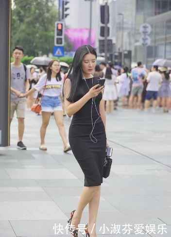 细节|姑娘连衣裙似乎挺简单,不“放大”都看不出里面的细节!