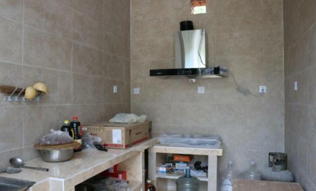 四合院|堂哥回农村花50万自建四合院,给父母养老,全村都羡慕嫉妒恨