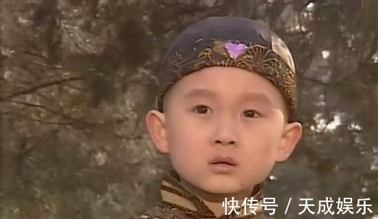 独公&纪晓岚幼年时，知府给他出一上联，他对出两个下联，让知府自己选