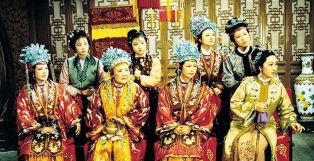 后台!贾家败落一穷二白,甄家为何直到败落都富得流油?后台太硬