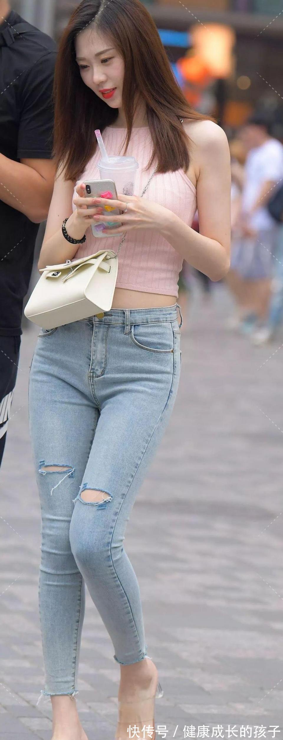 搭配|夏季怎么穿才更有女人味？快试试这样的露脐搭配，效果超赞