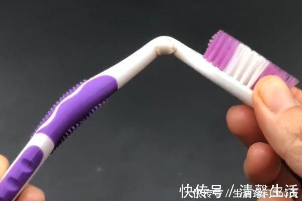 打火机|旧牙刷用打火机烧一烧，没想到还有这个妙用，10个人9个人不知道