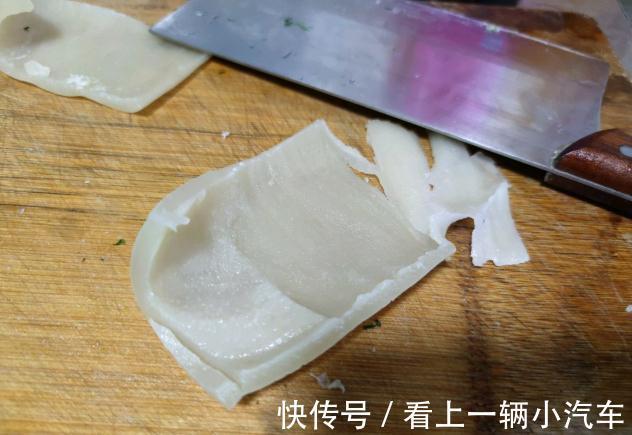 猪皮冻最忌直接煮,难怪不好吃!做好2个关键,爽滑透亮,特别香