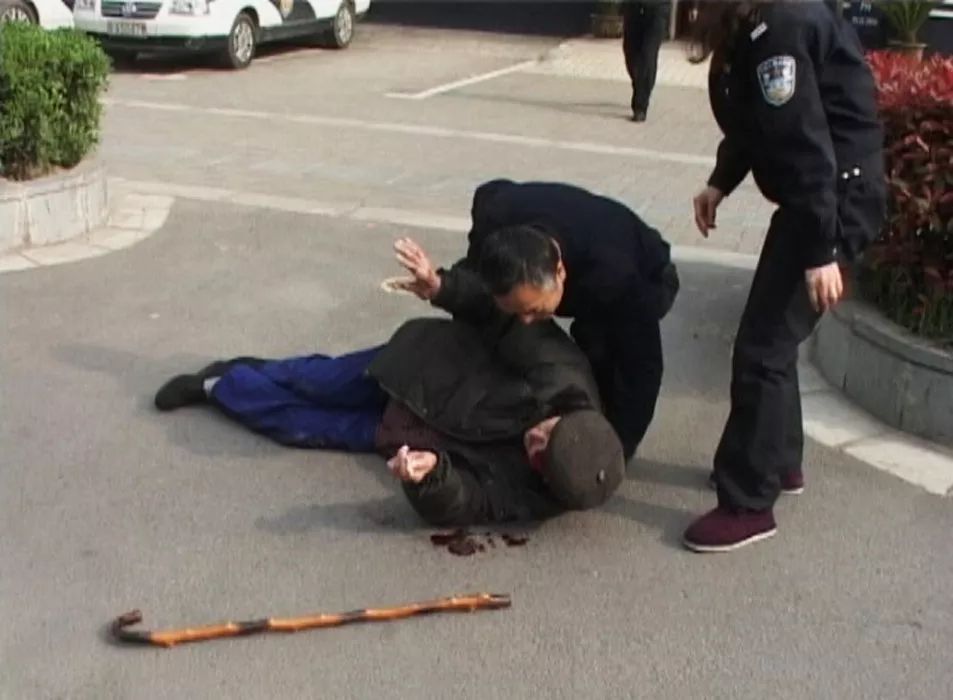 心脑血管疾病|出租司机突发脑溢血,抢救无效离世,高血压者切莫两件事一起做!