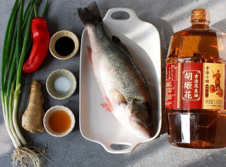 清蒸鱼，放盐腌或者直接蒸都不对，教你正确做法，鲜嫩入味无腥味