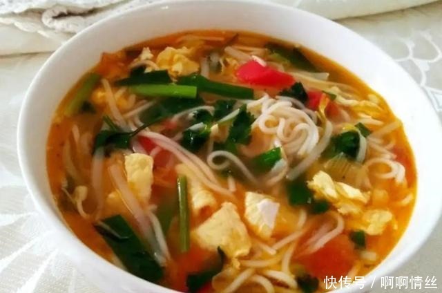 气温下降了,只需一个西红柿,一个鸡蛋做碗暖心又暖胃的面汤!