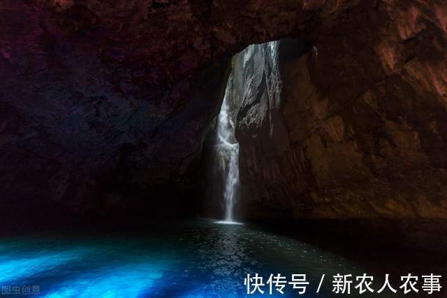 广西年轻夫妻俩组团野钓,小洞口里藏着米级大鲶鱼,最终遗憾回家