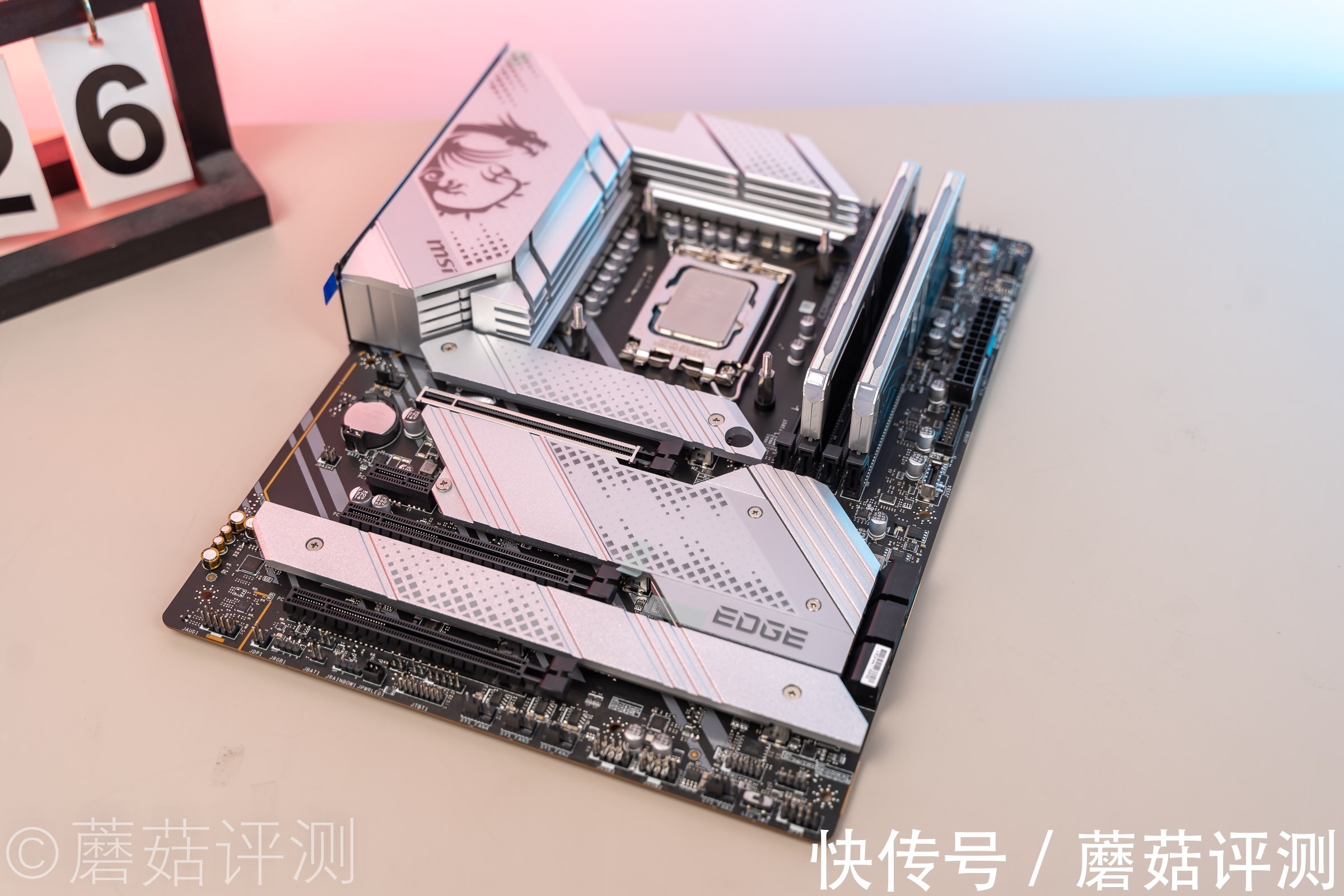 钛主板|颜值用料两手抓、微星MPG Z690 EDGE TI DDR4刀锋钛主板 评测