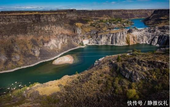 闻名世界的大峡谷，两边是“田园风光”，中间却是“巨大伤疤”