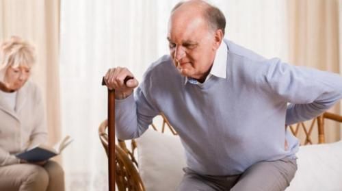 谁说老年痴呆悄无声息睡觉时出现这4种“表现”,快去做个检查