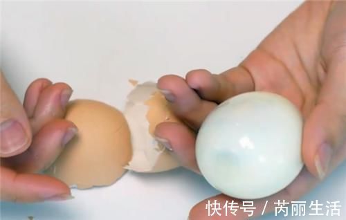 剥鸡蛋有技巧,分享3个小妙招,3秒剥出完整的鸡蛋