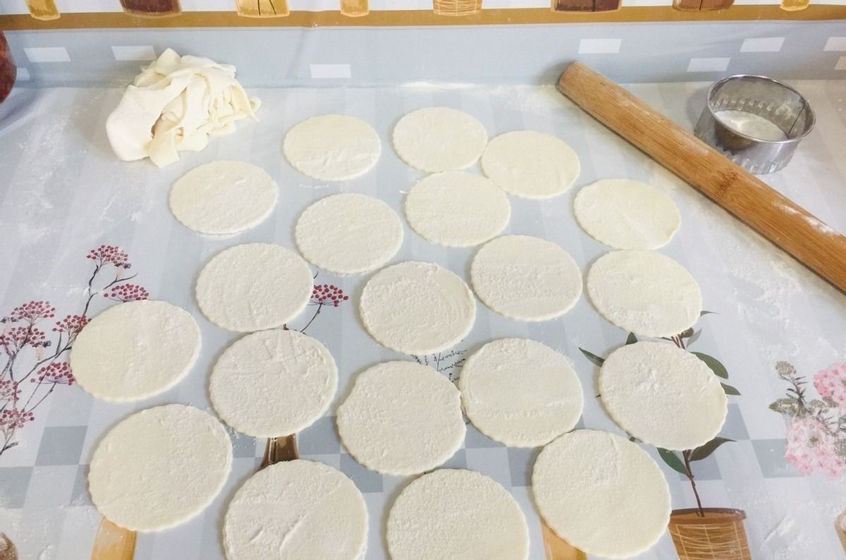 用茄子包饺子原来这么好吃,鲜美多汁还不油腻,比三鲜馅还好吃