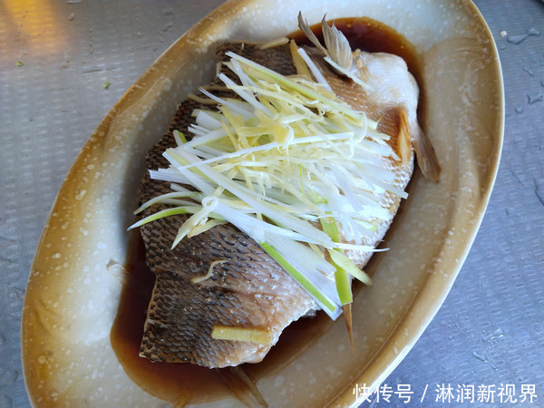 省事|鱼刺卡在喉咙里别再喝醋,教你一招,让鱼刺自己跑出来,省事