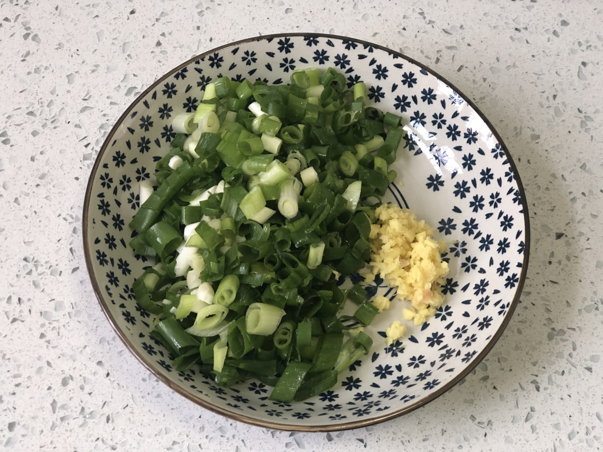 做炸酱面,豆瓣酱和甜面酱选哪个很多人做错,难怪炸酱吃着不香