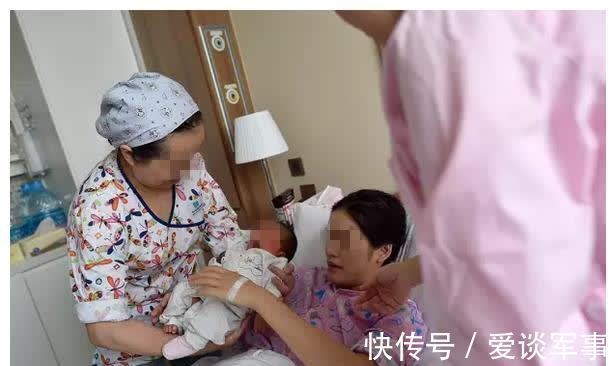 父母们|婴儿对着母亲“微笑”,医生伸手就是一巴掌,了解原因后宝妈道谢