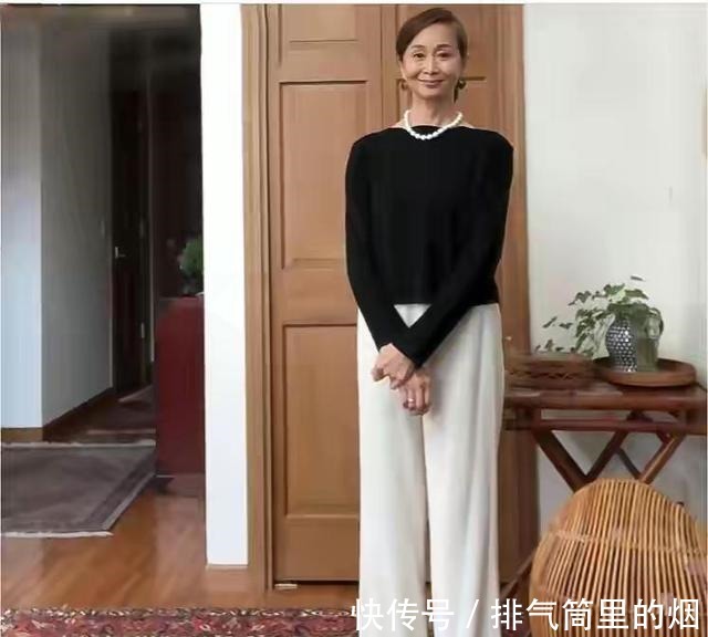 圆领衫 一位60岁的日本奶奶凭穿搭火了,穿衣简单又日常,气质不输年龄!