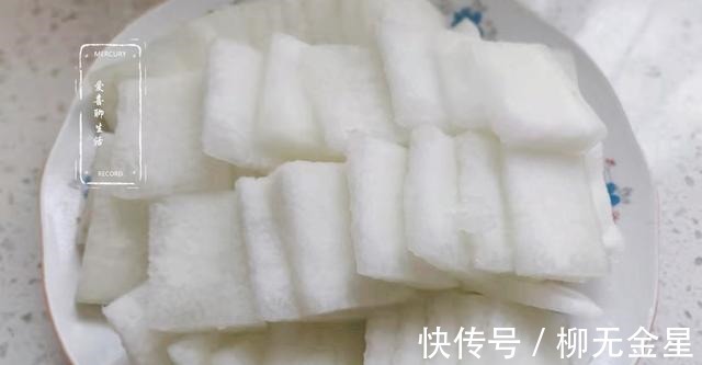 大鱼大肉|假期里吃大鱼大肉,也要吃这菜,简单一蒸6分钟上桌,好吃还刮油!