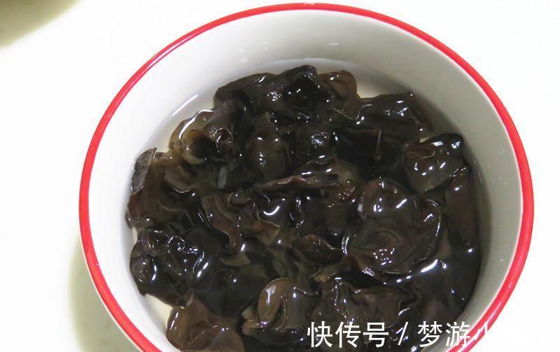 面食我家就爱这样做，馅料鲜美营养，外壳金黄焦香，总吃不够