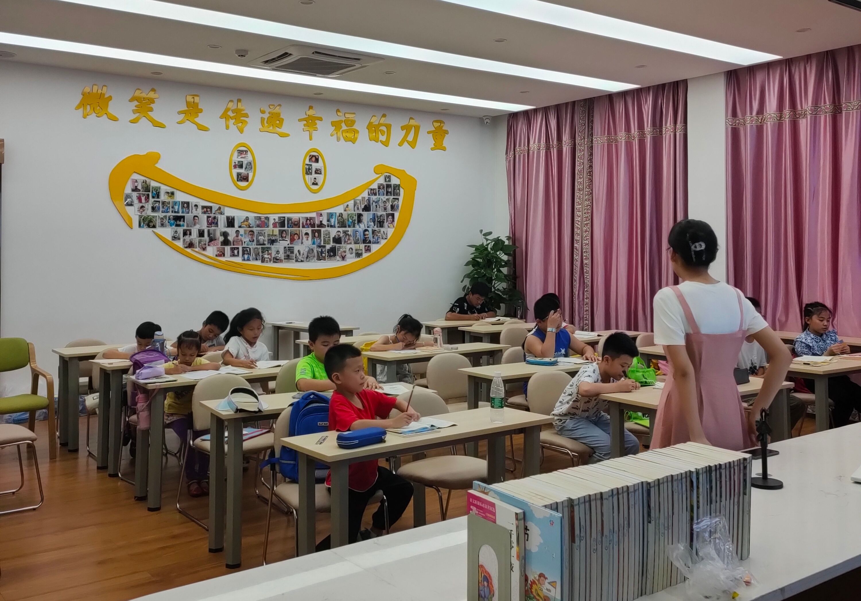 孩子们|暑期“充电”来助力，景宁凤凰爱心协会开设“候鸟学堂”