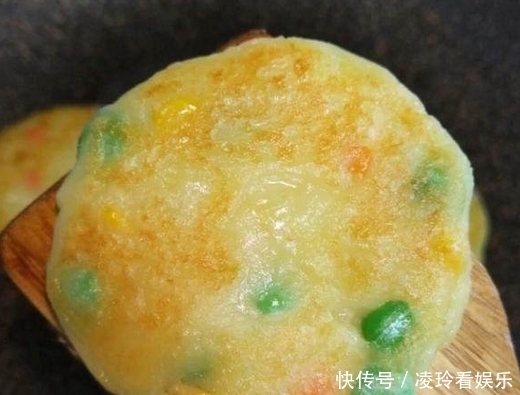 早餐|你以为这是鸡蛋饼?那你就错了,简单又好吃的早餐还不用和面!