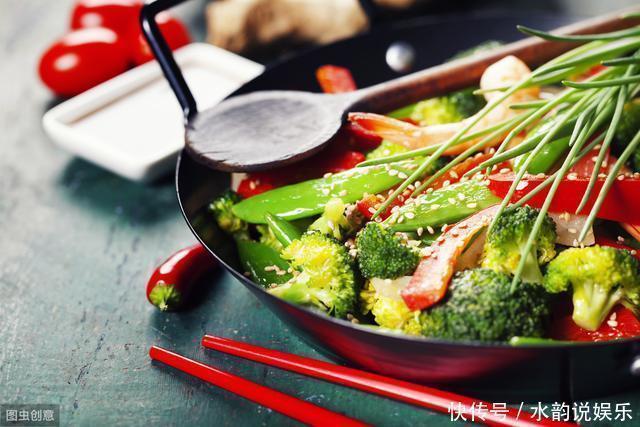 食物|炒肉时，什么时候放酱油做菜10年都不懂，难怪肉质不新鲜