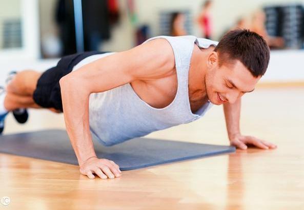 男女有别|年轻美女健身多年,完美身材曲线迷人,被称为背影女神