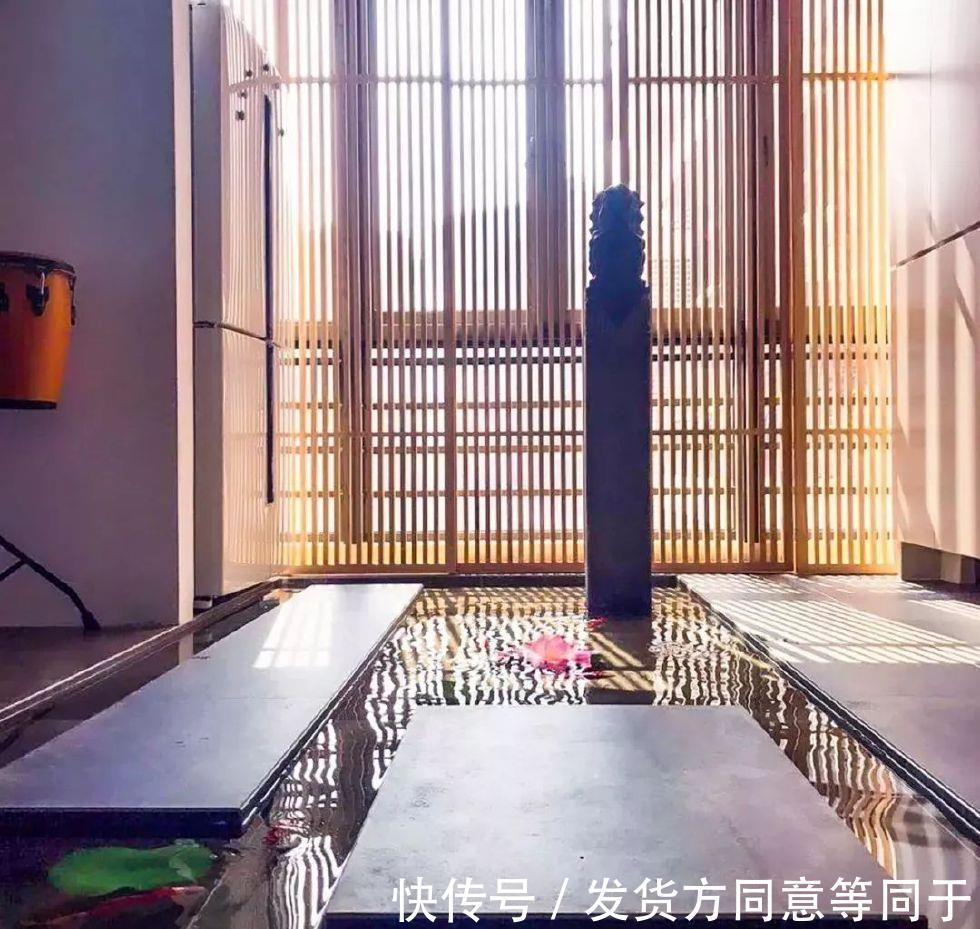 地板|老公不顾反对在地板下养鱼,老婆气到哭,半年后回到家彻底懵了
