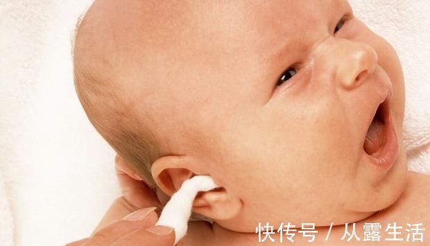 不适|为什么宝宝经常抓耳朵？原因和解决方法，新手父母要知道