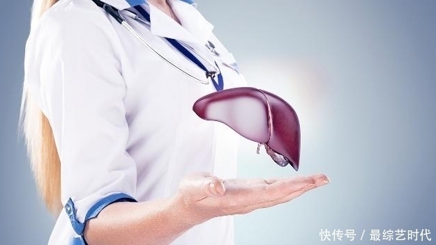 男人晨起后空腹嚼几片生姜,一个月后,3个“变