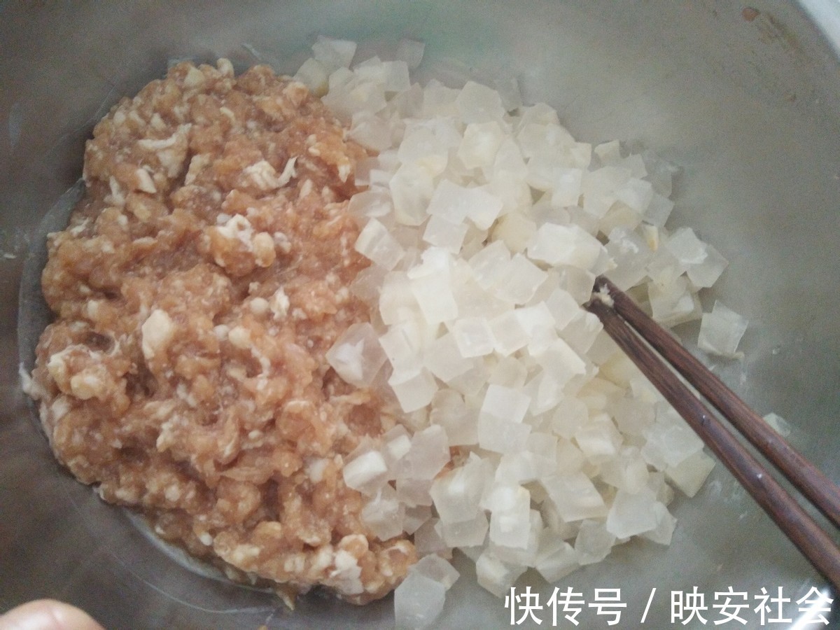 灌汤小笼包|会流汤的灌汤小笼包,皮薄多汁味道棒,很简单一看就会